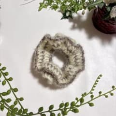 【ハンドメイド】きらめきシュシュ（ホワイト＆ブラウン）のサムネイル