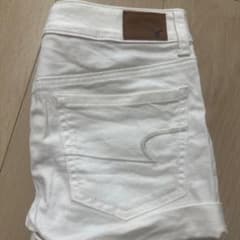 American Eagle ホワイト デニム ショートパンツのサムネイル