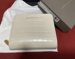 【CHARLES & KEITH】ジップアラウンド スモールウォレット　二つ折のサムネイル