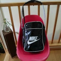 NIKEエナメルバッグのサムネイル