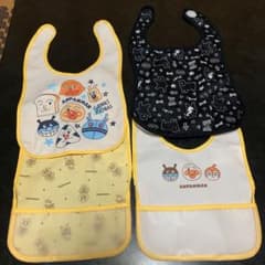 used品と未使用品　お食事スタイ　4枚セット商品　アンパンマンのサムネイル
