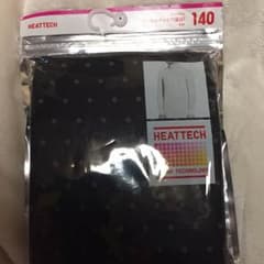 ユニクロのヒートテック140/タートルネック長袖☆水玉模様゜:。* ゜.のサムネイル