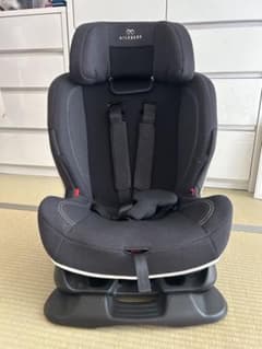 下げました！7000円 チャイルドシート 黒 AILEBEBEのサムネイル