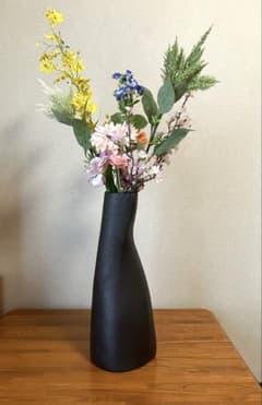 黒の花器＋造花セット｜リビングに映える落ち着きカラー - メルカリ