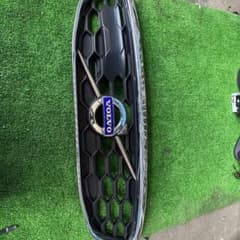 ボルボ V40 純正部品 車体 - 外装に傷/汚れあり フロントグリル - メルカリ