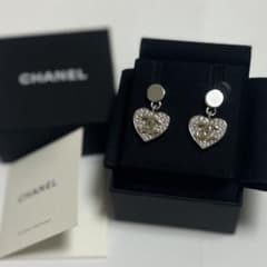 魂　CHANEL シャネル ピアス 今季新作 26P ハート型 CHANEL シャネル ピアス 今季新作 26P ハート型 - メルカリ