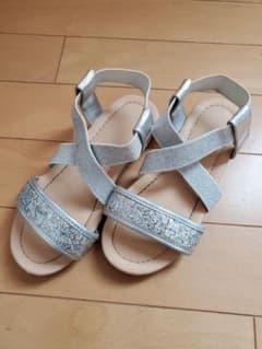 <美品> キッズ サンダル シルバー 20cmのサムネイル