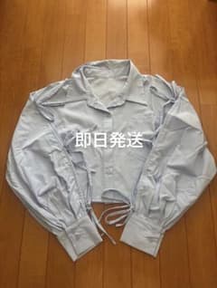 【即日発送】ライトブルー リボンつきクロップドシャツ Mサイズのサムネイル