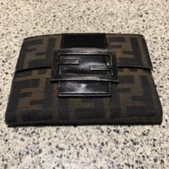 FENDI財布のサムネイル