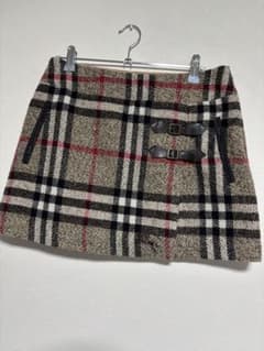 BURBERRY ミニスカート ベルトデザイン 期間限定値下げ中10/14までのサムネイル