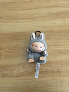 ウサギのぬいぐるみ キーホルダー付き グレー - メルカリ