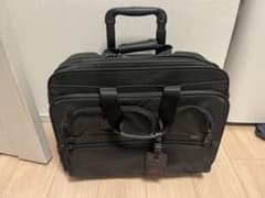 TUMI 2輪バック　パソコン入れ付き　あと2日のサムネイル