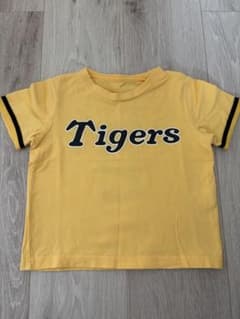 阪神タイガース 佐藤輝明 8 ユニフォーム Tシャツ 90cmのサムネイル