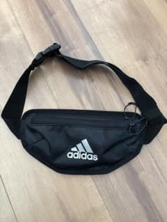 adidas ボディバッグ 黒　ブラック　ウエストポーチのサムネイル