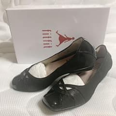 新品・未使用！f iｔｆiｔカットワークバレエパンプス・ブラックのサムネイル