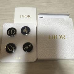 Dior ディオール　ノベルティ　ピンバッチのサムネイル