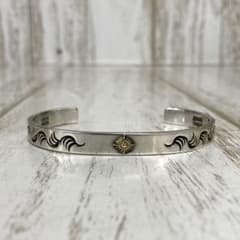 ra-2417) ARIZONA FREEDOM K18 太陽神 唐草 バングル - メルカリ