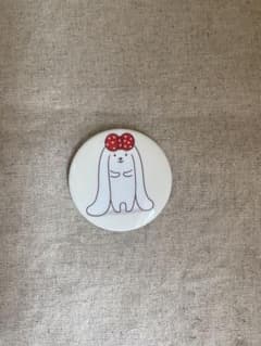 うさぎの缶バッジ 赤い水玉リボンのサムネイル