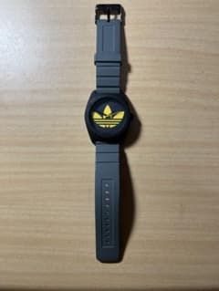 adidas 腕時計のサムネイル