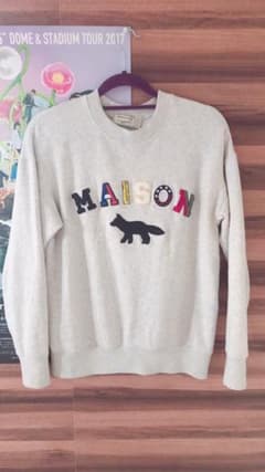 値下げしました。MAISON KITSUNE ビックロゴトレーナーのサムネイル