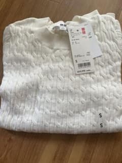 新品未使用 ユニクロ コットンカシミヤケーブル ポートネックセーターのサムネイル