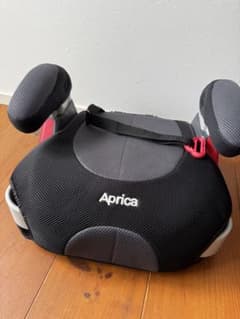 美品！Aprica アップリカ ジュニアシート　ブースターのサムネイル
