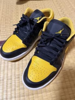 Nike Air Jordan 1 黒/黄 スニーカーのサムネイル