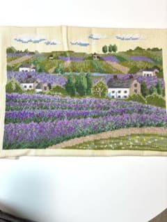 クロスステッチ　完成品 ラベンダー畑の風景のサムネイル