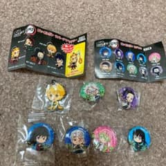 鬼滅の刃　缶バッチ6種➕ラバーアクセサリーのサムネイル