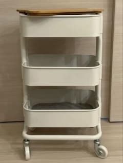 IKEAホワイト3段ワゴン キャスター付きのサムネイル