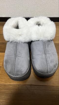 グレー ムートンブーツ ファー付き 26.0cm 38-39 美品のサムネイル