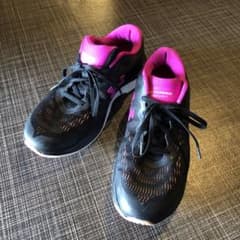 美品☆UNDER ARMOUR アンダーアーマー ランニングシューズ 24.5のサムネイル