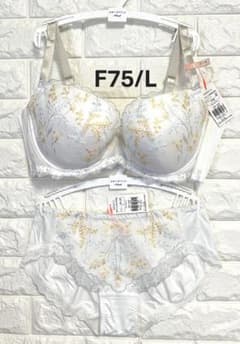 チャーミングラマー スリムライン1509 上下セット オフホワイト F75/L