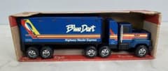 Nylint No.135 Blue Dart トラクタートレーラー 元箱付 Nylint No.135 Blue Dart トラクタートレーラー 元箱付 - メルカリ