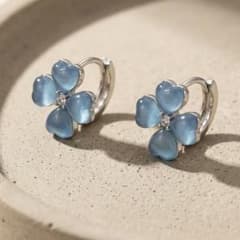 クローバー　フープピアス　ブルー ストーン 四つ葉　CZ アクアマリン風　可愛い