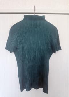 PLEATS PLEASE ISSEY MIYAKEのサムネイル