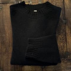 UNIQLOブラック クルーネックニットのサムネイル