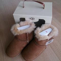 みー様専用 新品☆UGGベビーブーツ Mサイズのサムネイル