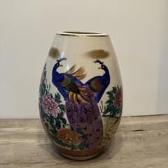 D-壁 九谷焼 清栄造 花瓶 孔雀 牡丹金彩 飾壺 縁起物 工芸品【使用感あり】 D-壁 九谷焼 清栄造 花瓶 孔雀 牡丹金彩 飾壺 縁起物 工芸品【使用感