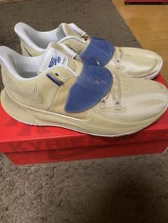 NIKE カイリーlow3のサムネイル
