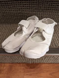NIKE AIR RIFT 白 25cmのサムネイル