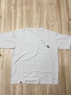 今だけお値引き中！DOUBLE NAMEの刺繍ポケットTシャツのサムネイル