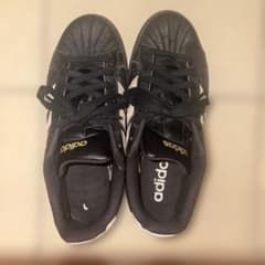 美品　adidas スニーカー ブラック ホワイトのサムネイル