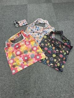 新品　レトロな花柄の折りたたみエコバッグのサムネイル