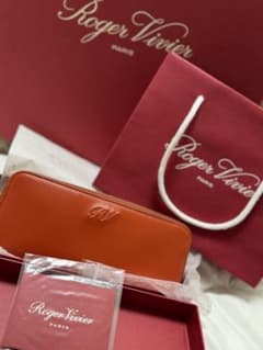 Roger Vivier オレンジ 長財布のサムネイル
