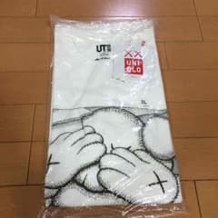 ユニクロ カウズ Tシャツ XLサイズのサムネイル