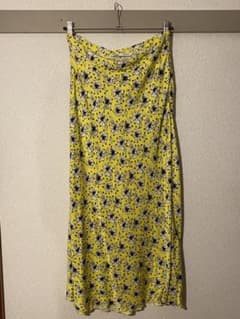 ZARA 小花柄ロングスカートのサムネイル