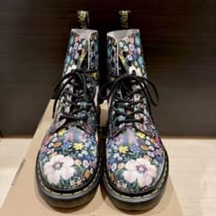 ★極美品★Dr.Martens 花柄 8ホール 1460 UK4 限定 マーチン ☆極美品☆Dr.Martens 花柄 8ホール 1460 UK4 限定 マーチン - メルカリ
