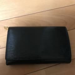 ルイヴィトン エピ 二つ折り財布のサムネイル