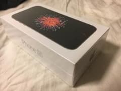iPhone SE 32GB 新品 スペースグレイ simフリー対応可のサムネイル